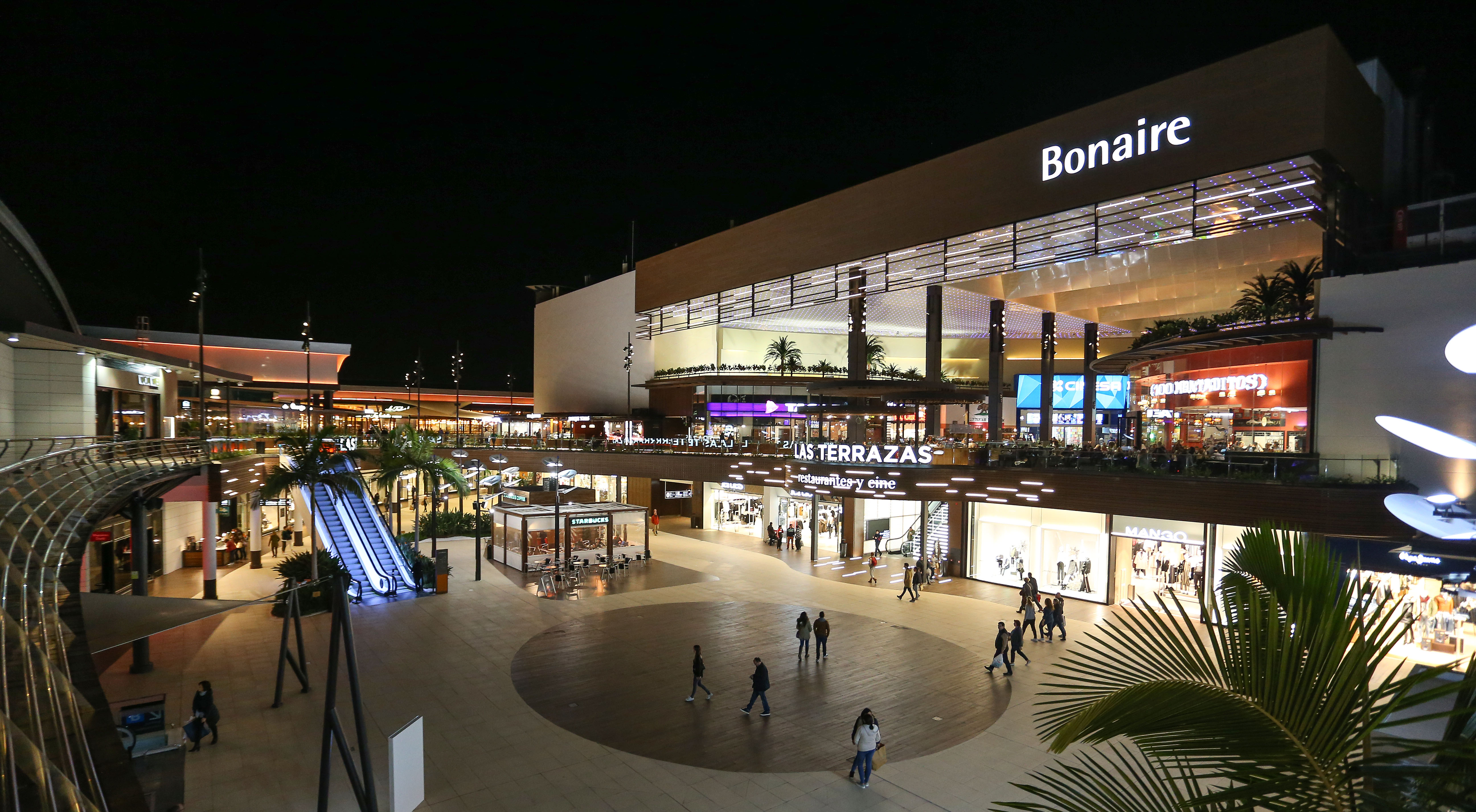 detalle exterior plaza del centro comercial bonaire