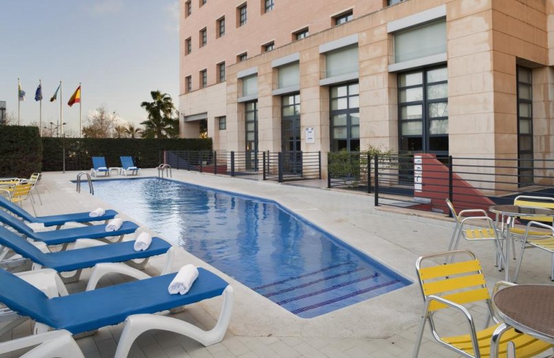 hotel holiday express valencia piscina