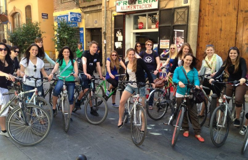 grupo visita guiada en bicicleta