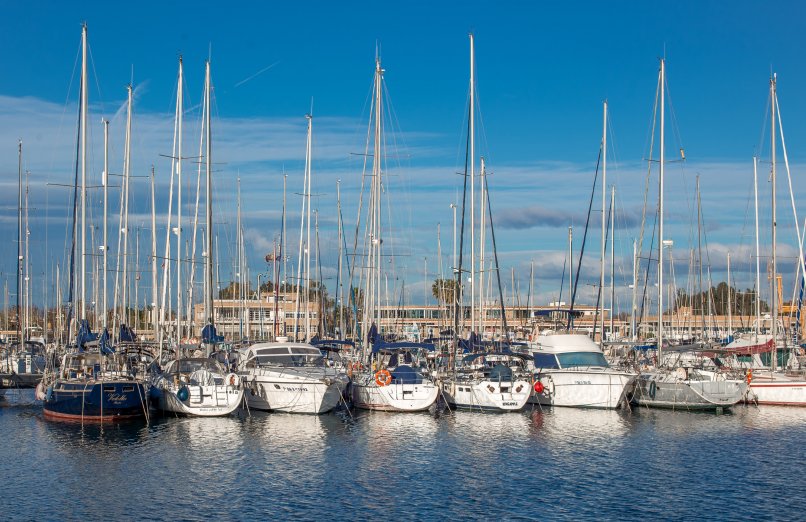 embarcaciones deportivas en puerto de valencia