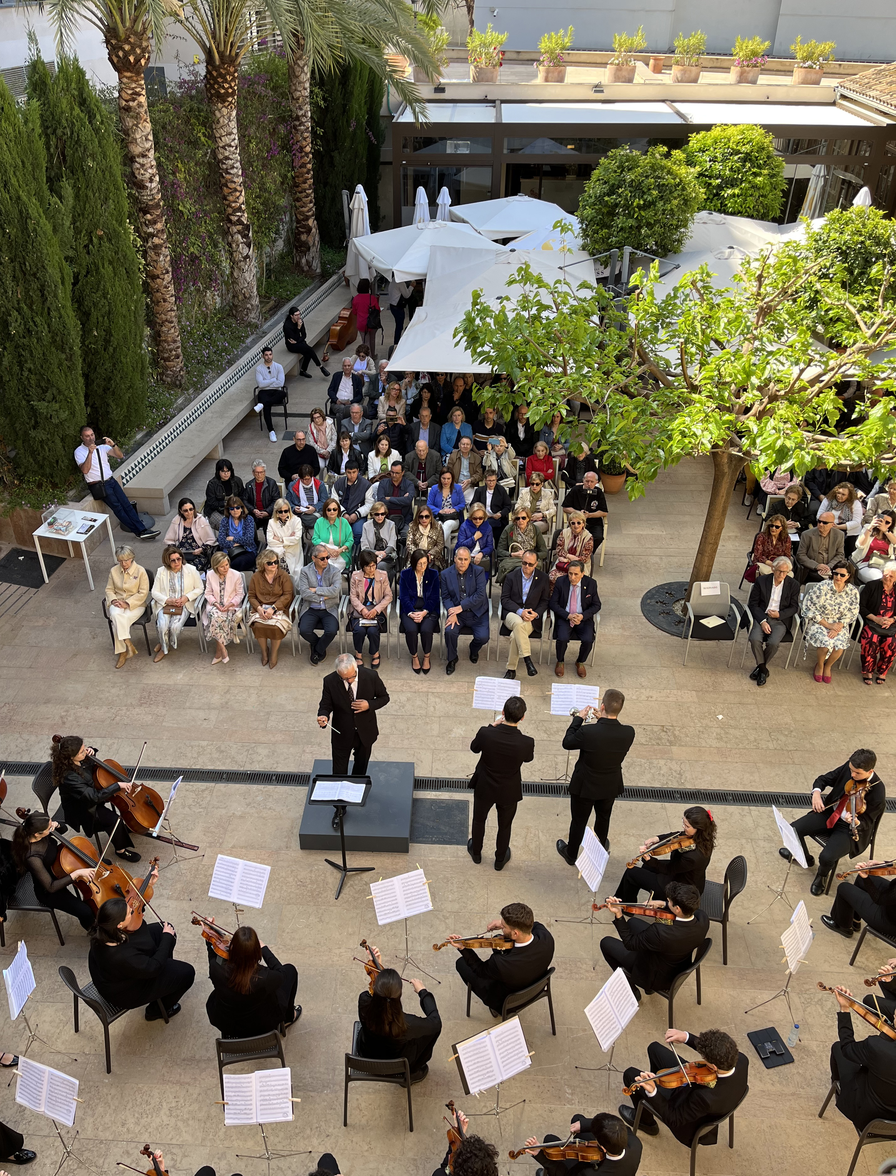 concierto con público en el Colegio del Arte Mayor de la Seda