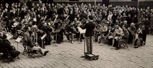 Imagen en blanco y negro de musicos en san miquel dels reis