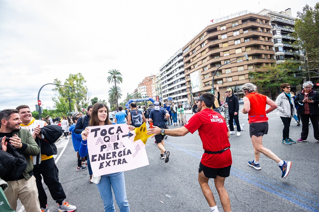 gente animando en maratón