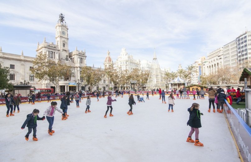 pista de patinaje en plaza del ayuntamiento