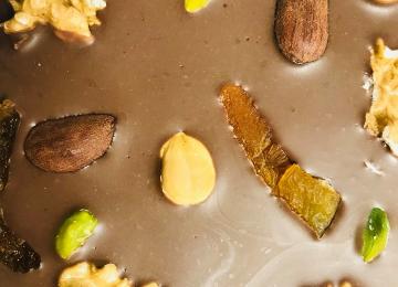 detalle chocolate con frutos secos en utopick chocolates