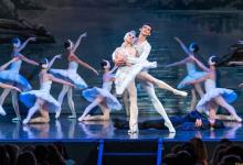 Ballet El Lago de los Cisnes en València