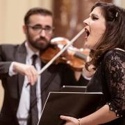 Aurora Peña cantando en un recital