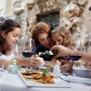 familia en restaurante